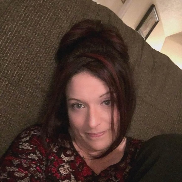 Meet your Posher, Karen - Picture 2 of 2